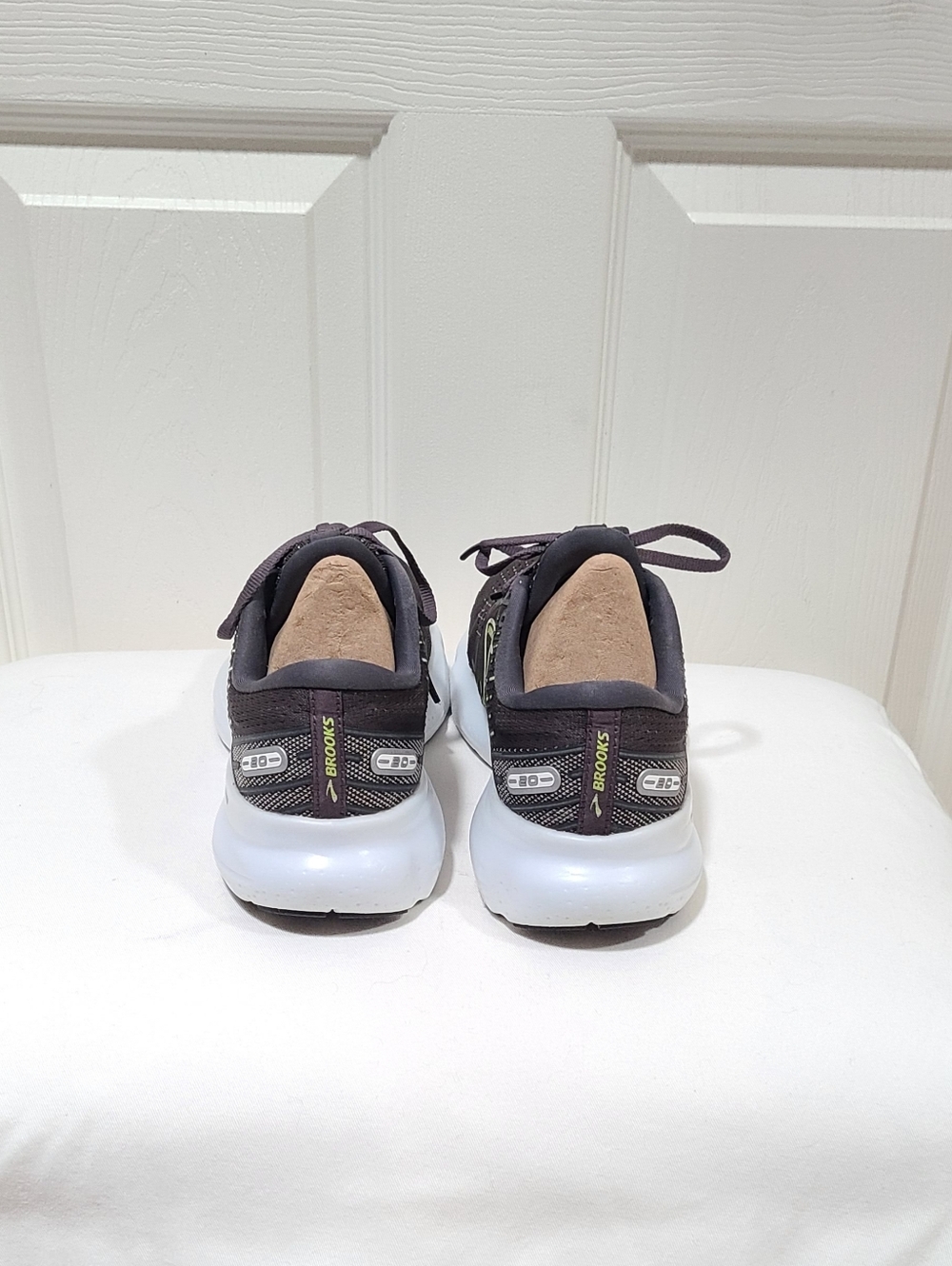 Brooks Glycerin 20 Women's Black Running Shoes with Neon Yellow Accent Size 7 - Picture 6 of 16